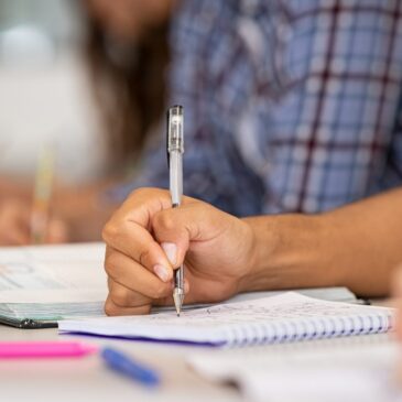 Francisation : « Des drames humains derrière la fermeture des classes »