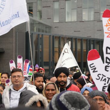 Solidarité avec les sans-papiers!