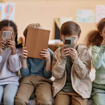 Alexandra Dumont recommande de faire attention aux jeux mobiles pour enfants!