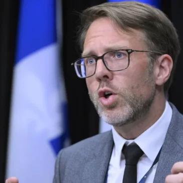 Le commissaire à la langue française critique Québec pour les fermetures de classes en francisation