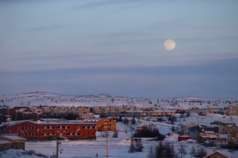 Commission scolaire Kativik : Quelque 450 enseignants amorcent une grève